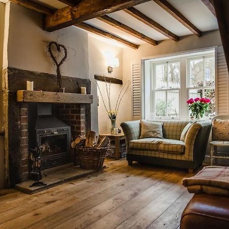 1800 Period Grade 2 Listed Cottage Addingham Buitenkant foto
