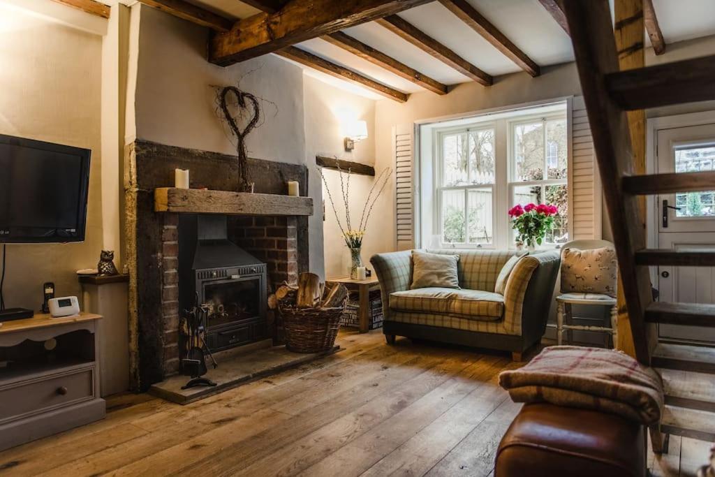 1800 Period Grade 2 Listed Cottage Addingham Buitenkant foto