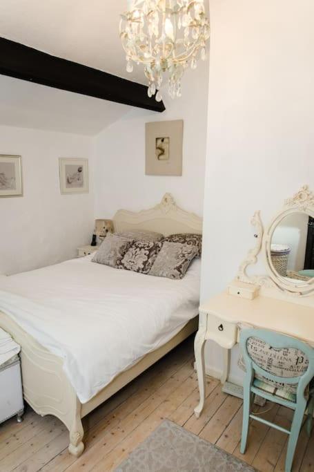 1800 Period Grade 2 Listed Cottage Addingham Buitenkant foto