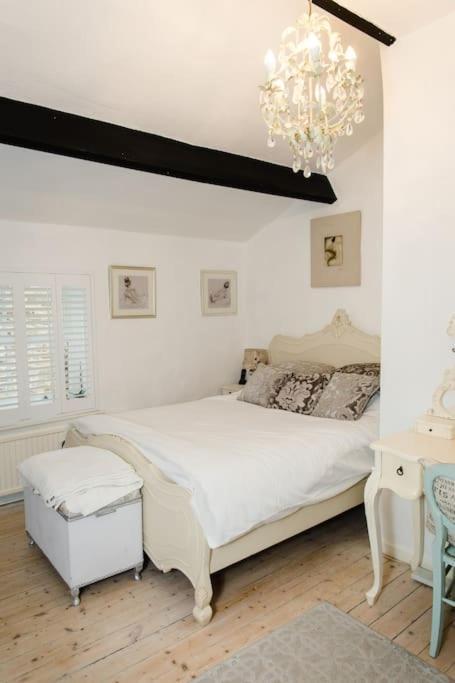 1800 Period Grade 2 Listed Cottage Addingham Buitenkant foto