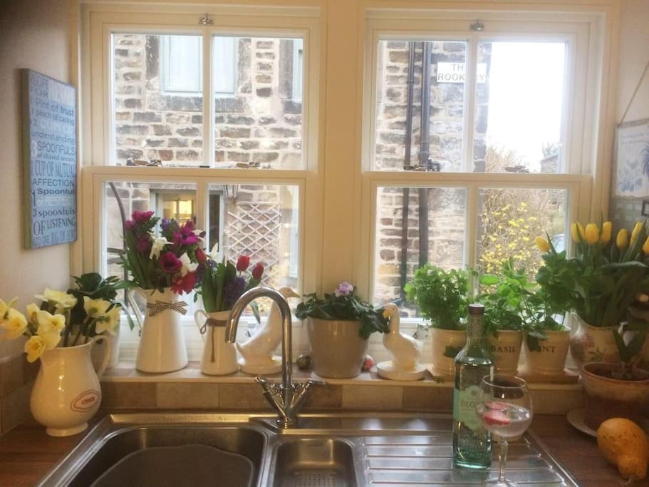 1800 Period Grade 2 Listed Cottage Addingham Buitenkant foto
