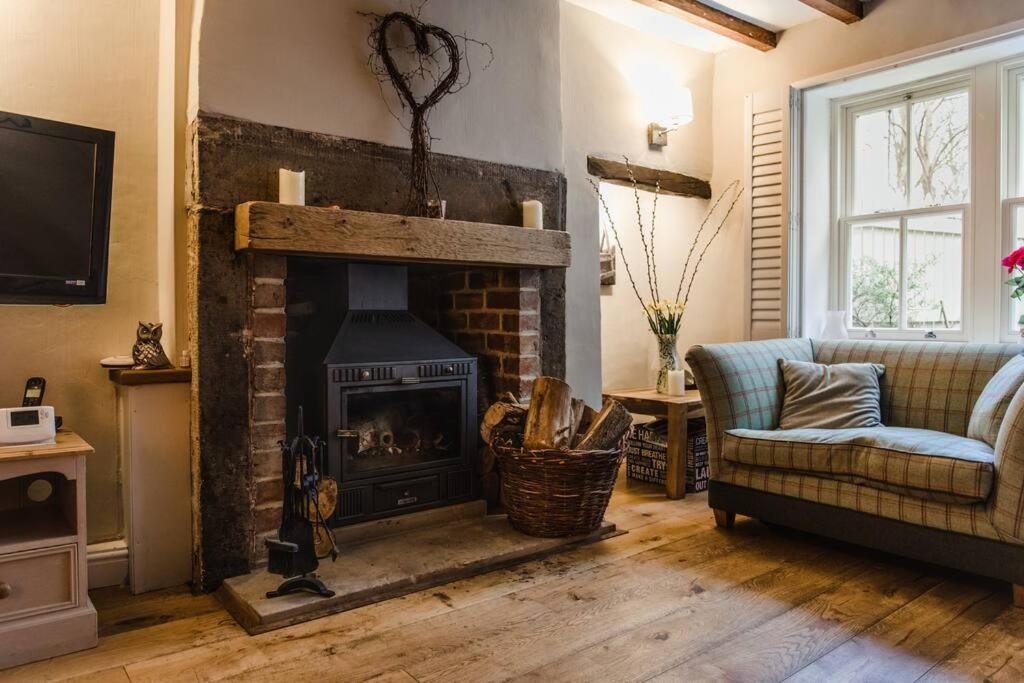 1800 Period Grade 2 Listed Cottage Addingham Buitenkant foto