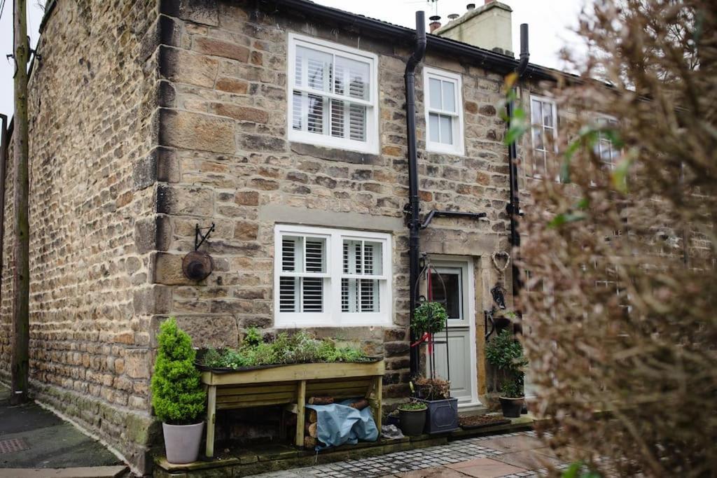 1800 Period Grade 2 Listed Cottage Addingham Buitenkant foto